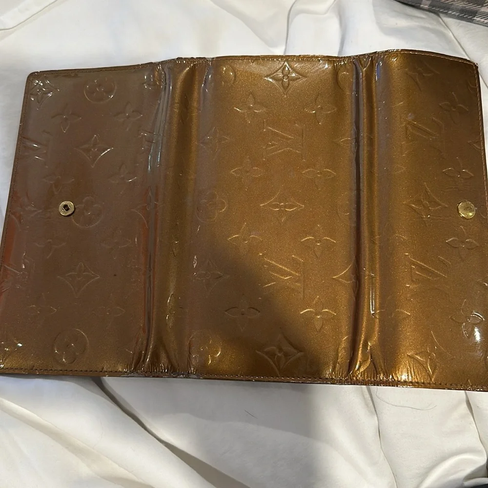 LOUIS VUITTON MONOGRAM VERNIS LONG WALLET TRIFOLD IN BRONZE